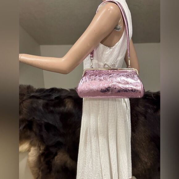 Metallic Pink Leather Handmade "Bow" Kisslock Baguette Bag, Multi Use Style - Picture 3 of 16
